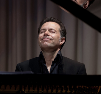 Dominic Alldis solo pianist Dominic Alldis solo pianist